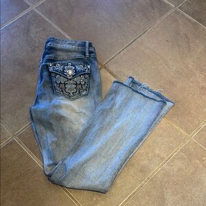EST 1946 Embroidered bling mid rise jeans! Size 6